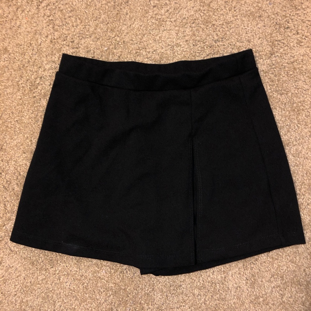 Black skort